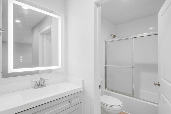 Building Photo - Pet Friendly & Remodeled 1BR Condo Near SD...