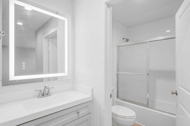 Building Photo - Pet Friendly & Remodeled 1BR Condo Near SDSU with Pool and Large Balcony
