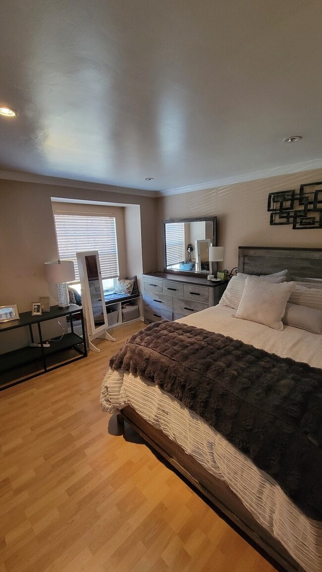 Building Photo - 780 River Rd