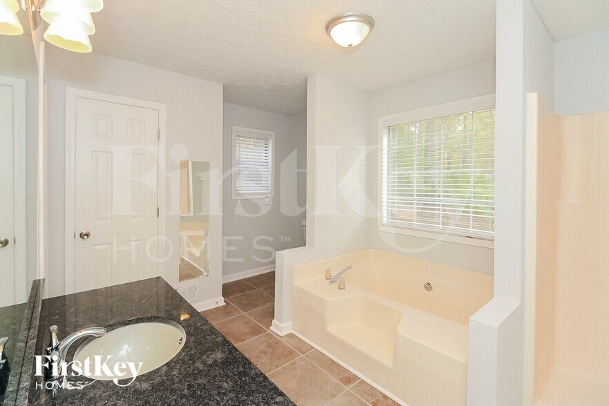 Building Photo - 73 Brandon Woods Cir