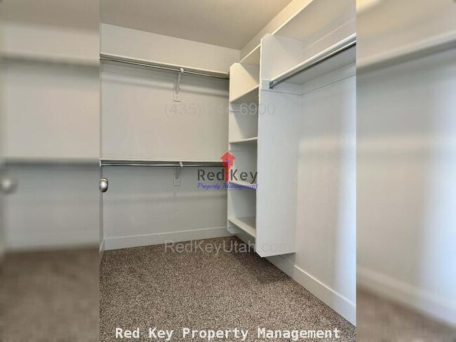 Building Photo - Glen Eagles Ct. Townhouse