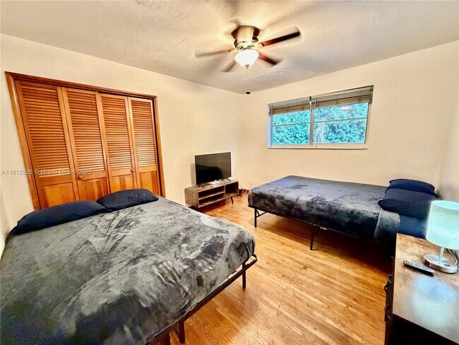 Building Photo - 45 SE 14th St