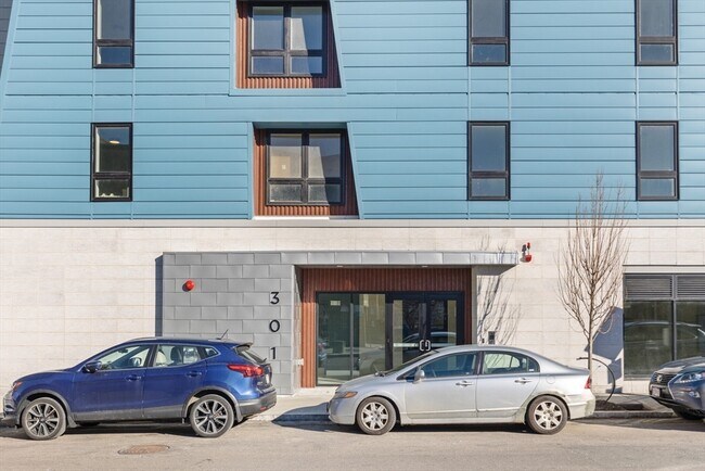 Building Photo - 301 Border St