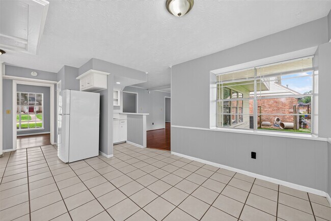 Building Photo - 5703 Green Timbers Dr