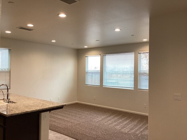 Building Photo - 6319 E Creek View Ln