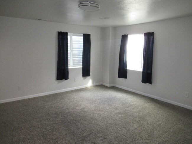 Building Photo - 3091 Leoti Dr