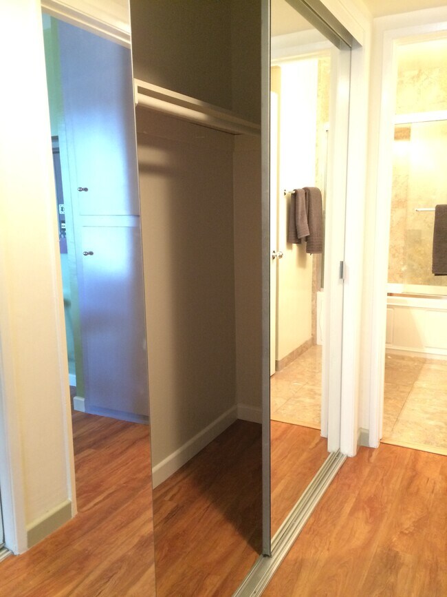 Building Photo - 1440 Veteran Ave