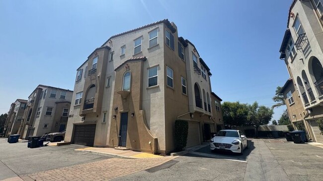 Primary Photo - 1029 Chandler Dr