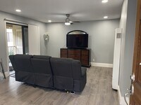 Building Photo - Luxury upstairs, AC/Heat, W/D, upgraded, new paint, New Floor