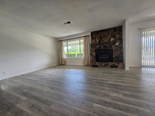 Building Photo - Lake View Rental available now