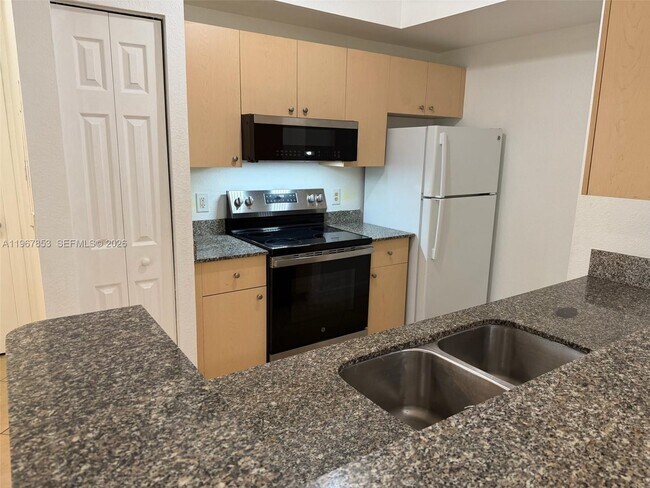 Building Photo - 2445 Centergate Dr