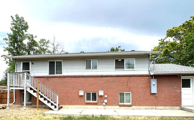Building Photo - 431 S Victor Way