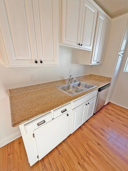 Building Photo - 5000 Whitsett Ave