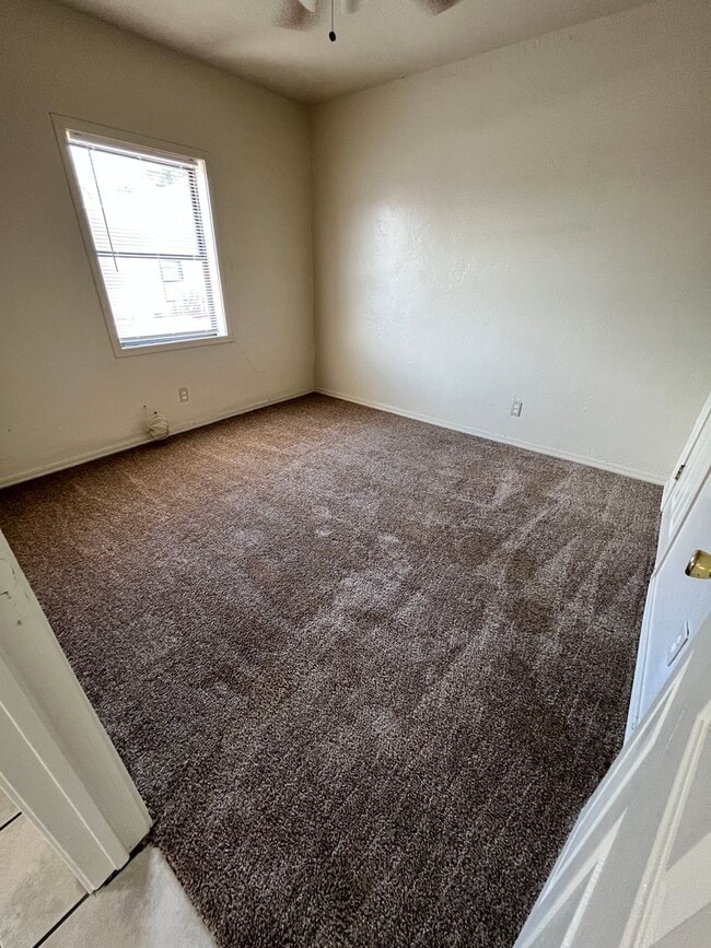Building Photo - Central- 3 bedroom/ 2 bathroom house