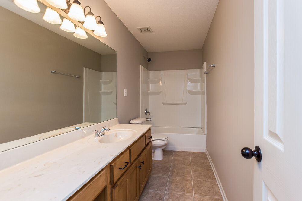 Building Photo - 9889 Southern Oak Way