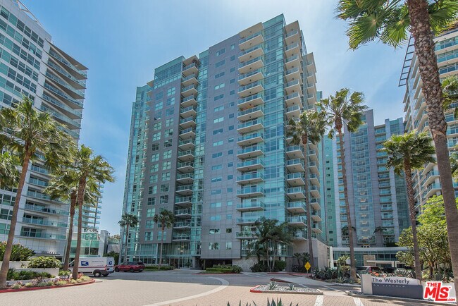 Building Photo - 13650 Marina Pointe Dr