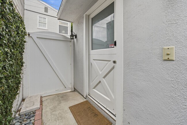 Building Photo - Newly Remodeled 3-Bedroom on Balboa Island...