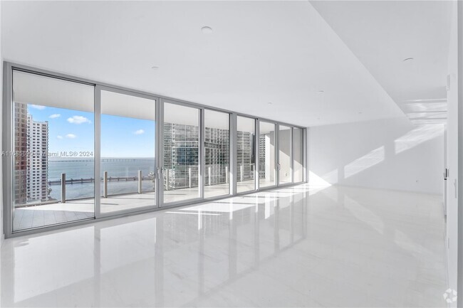 Building Photo - 300 Biscayne Boulevard Way