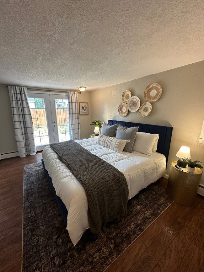 Building Photo - 2807 Benton St.