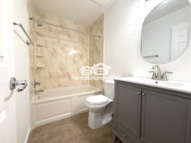 Building Photo - 1336 N 85th Pl