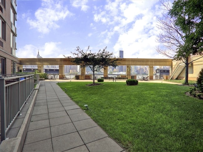 Building Photo - Avalon Riverview