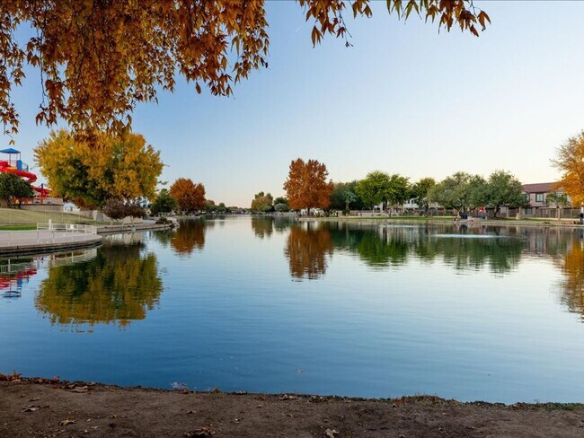 Building Photo - 3 Bedroom 2 Bathroom With Office/Flex room Located in RANCHO SAHUARITA!