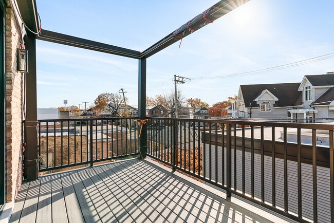 Building Photo - 5120 N Elston Ave