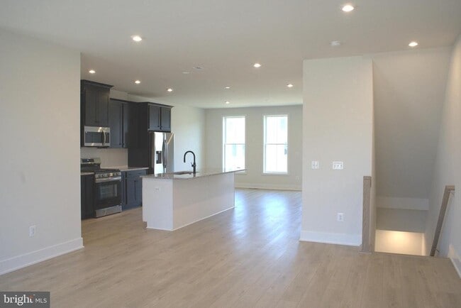 Building Photo - 129 Heyford Dr