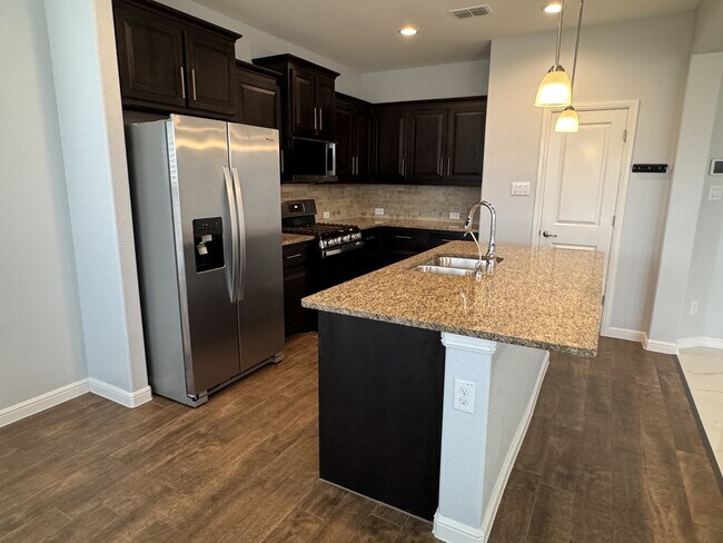 Building Photo - 2511 Allview Ln