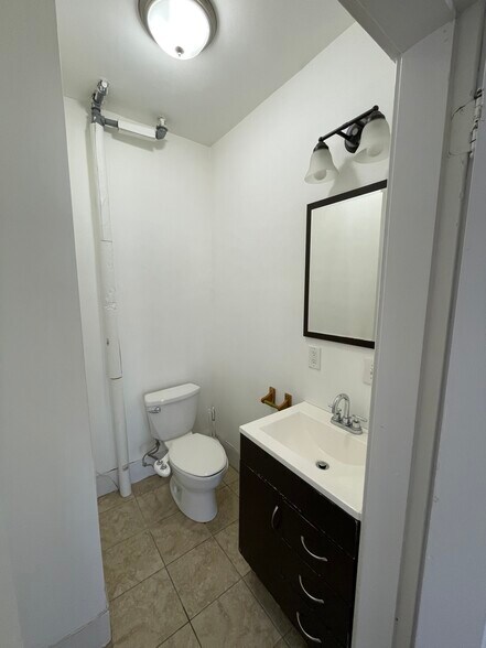 Building Photo - 151 Fellsway W