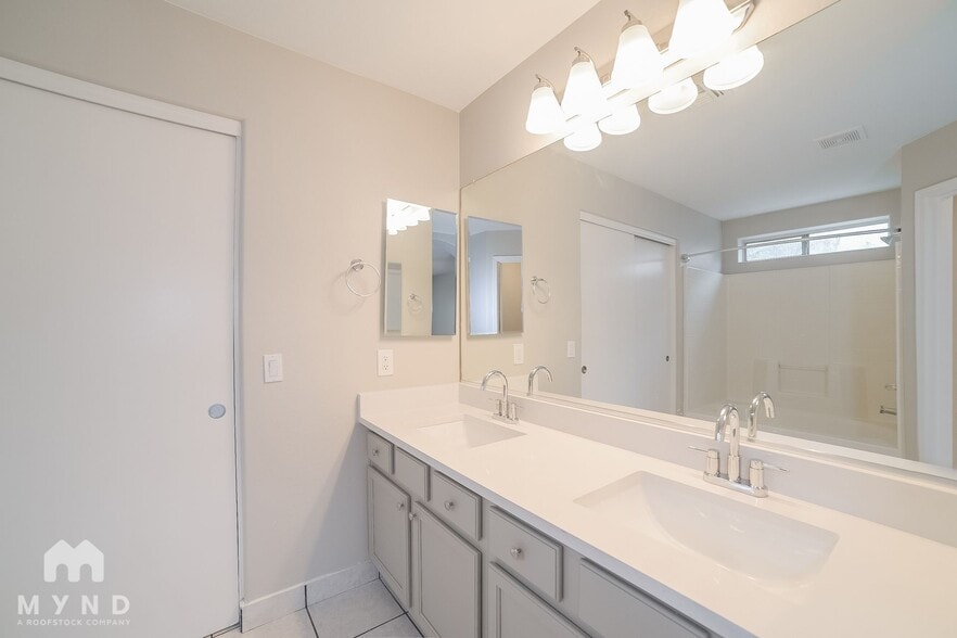 Building Photo - 2236 S 82nd Ln