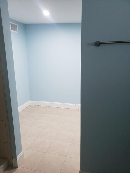 Closet - 6001 Cresthill Dr