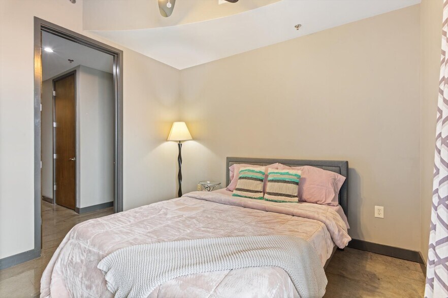 Building Photo - 1510 Demonbreun St