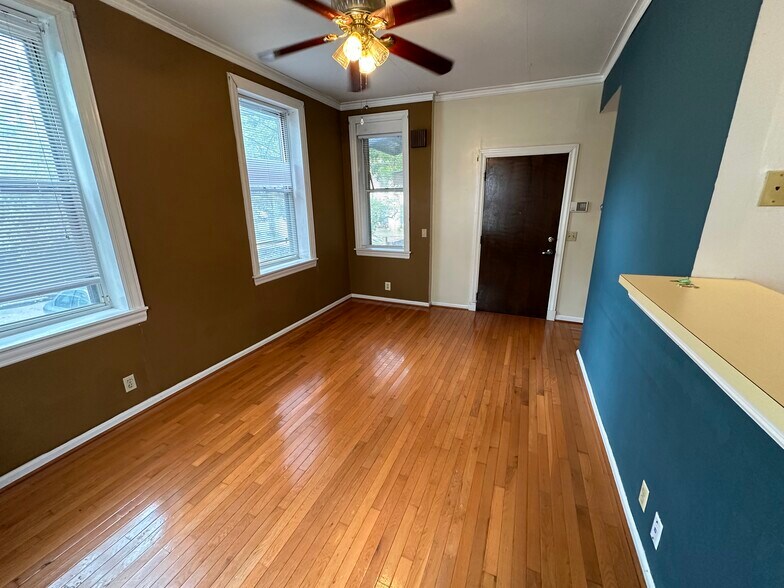 Building Photo - 8 W Hollister St