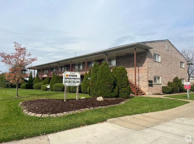 Building Photo - Sunrise Manor Apartments