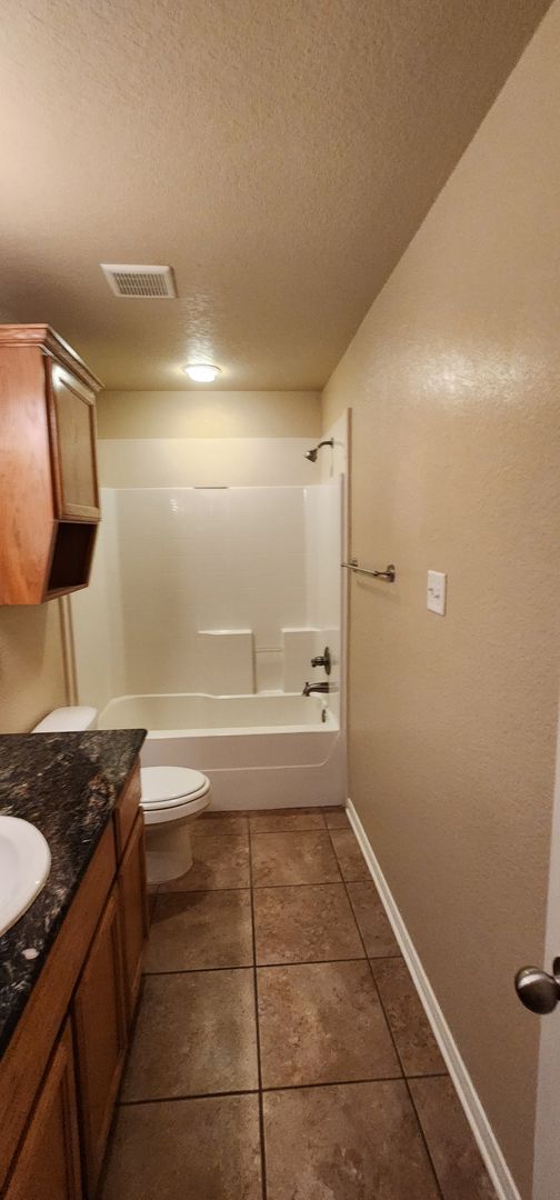 Building Photo - 3 Bedroom 2 bath Duplex South Killeen VIEWABLE SOON