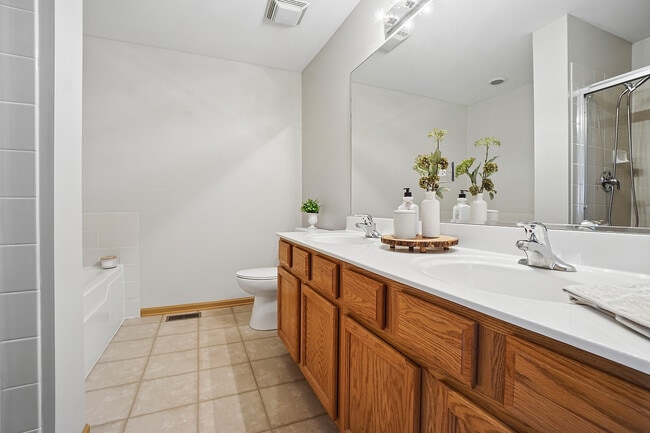 Building Photo - 3763 Bailey Rd