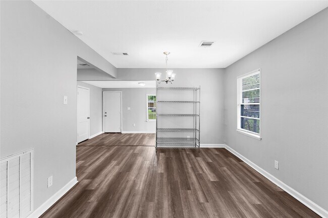 Building Photo - 1104 Southampton Dr