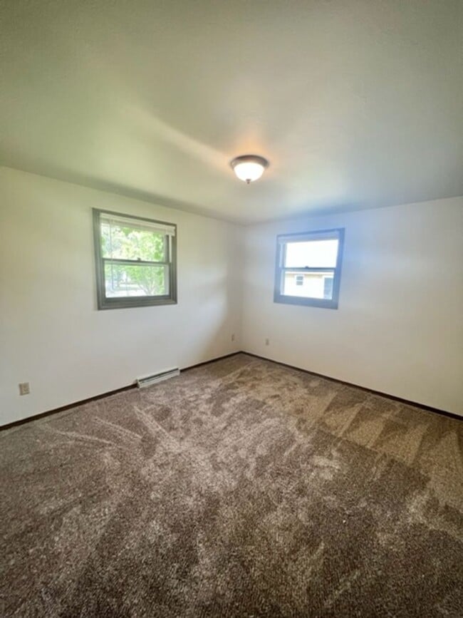 Building Photo - 2489 Trojan Dr