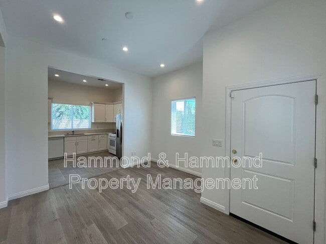 Building Photo - 12680 Bradley Ave