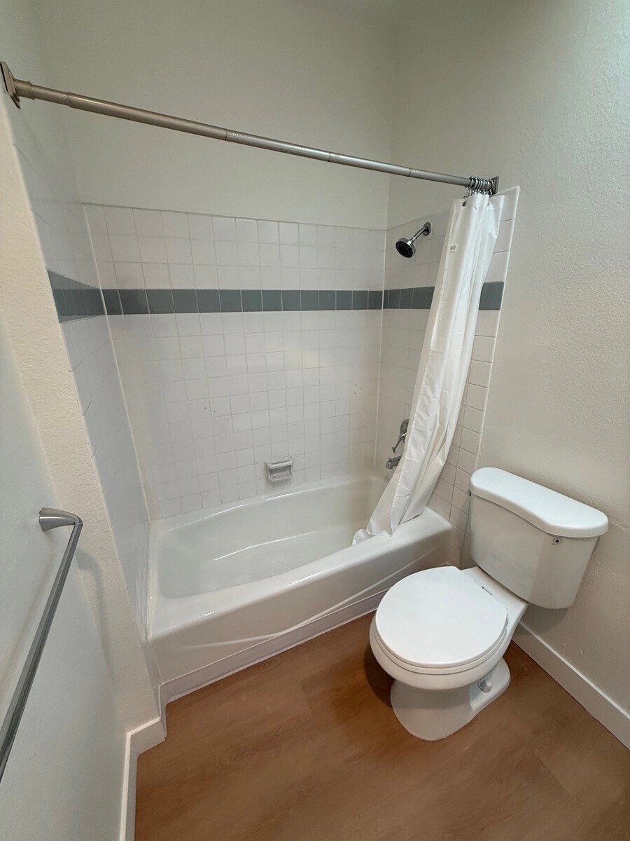 Building Photo - 15507 Moorpark St