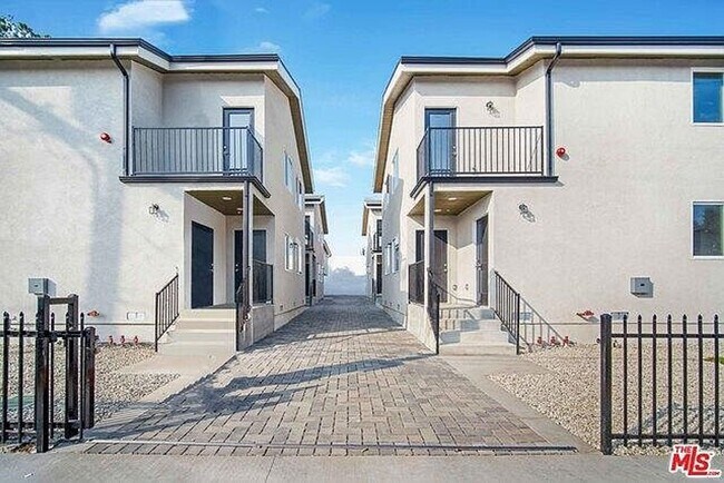 Building Photo - Saticoy Villas