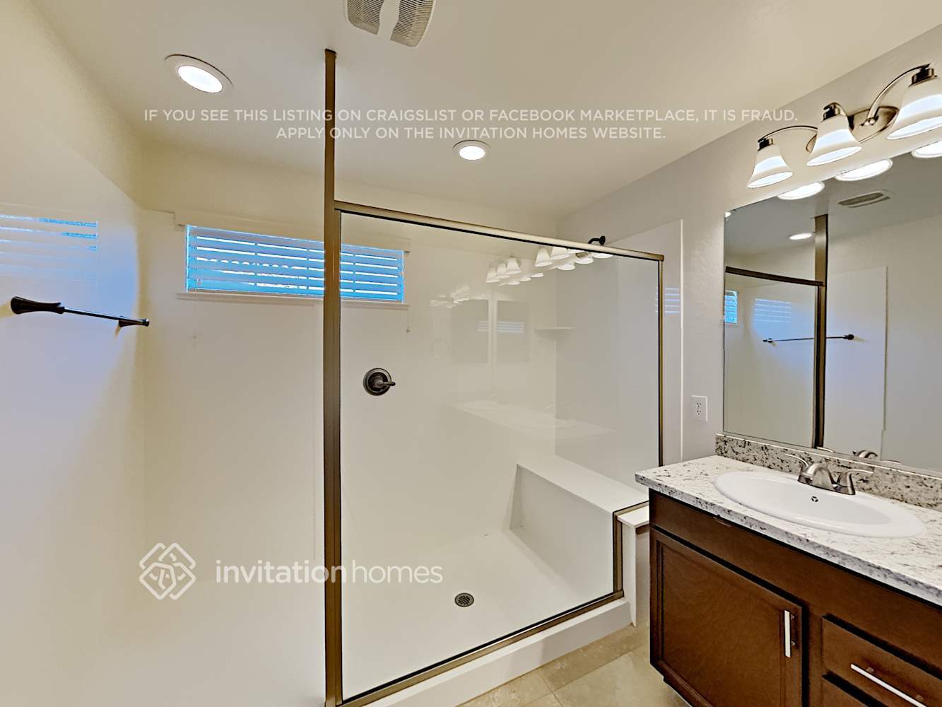 Building Photo - 225 N Sandal