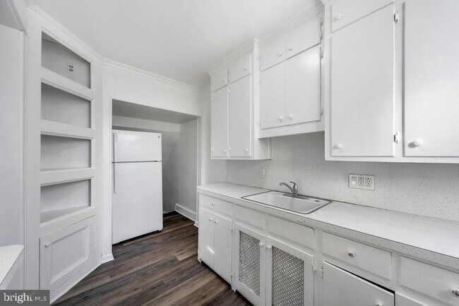 Building Photo - 244 Wabash Ave