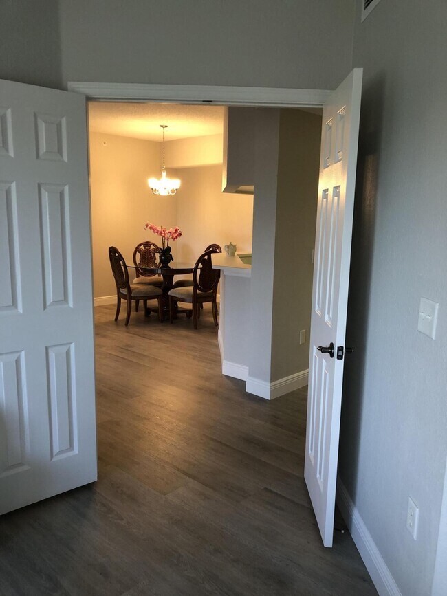 Building Photo - 3023 Alcazar Pl