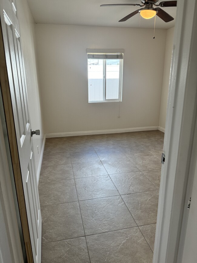 downstairs bedroom - 13122 Woodridge Ave