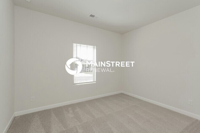 Building Photo - 3 Bedroom Pet-Friendly Home in Charlotte, NC with Main Street Renewal
