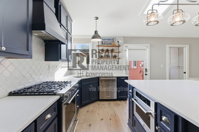 Building Photo - 1208 Woodland St