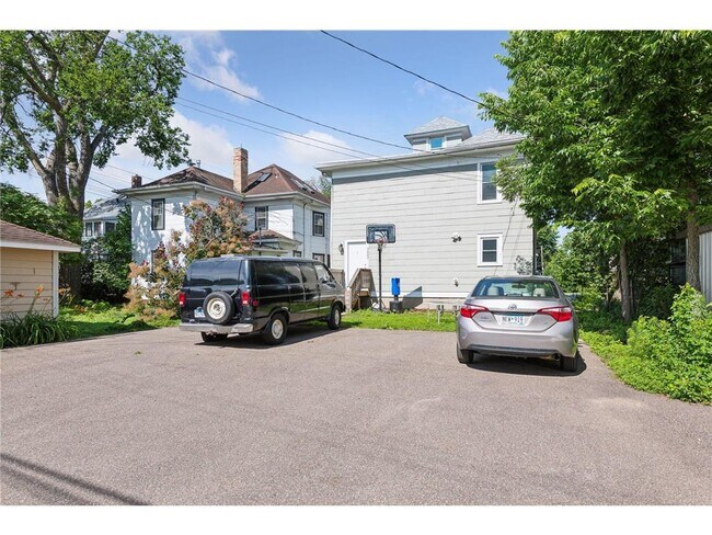 Building Photo - 3023 Dupont Ave S