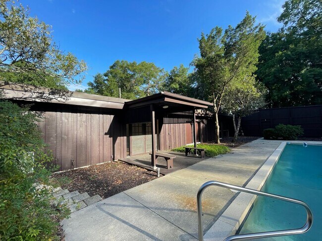 Building Photo - Mid-Century Modern Oasis on 5+ Acres – Pri...